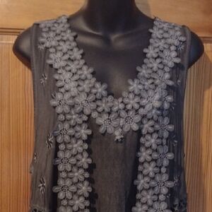 POL Floral Appliqué Sleeveless Tank Top - Gray